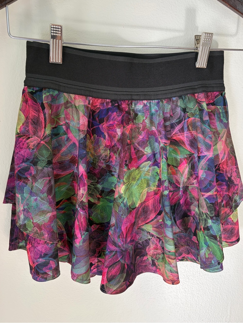 33. Size 4 LULULEMON Patterned Court Rival Skirt